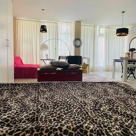 Rose Garden 10 Apartament