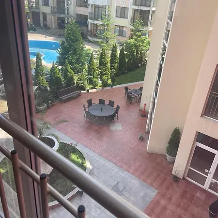 Apartment Rose Garden 10 *